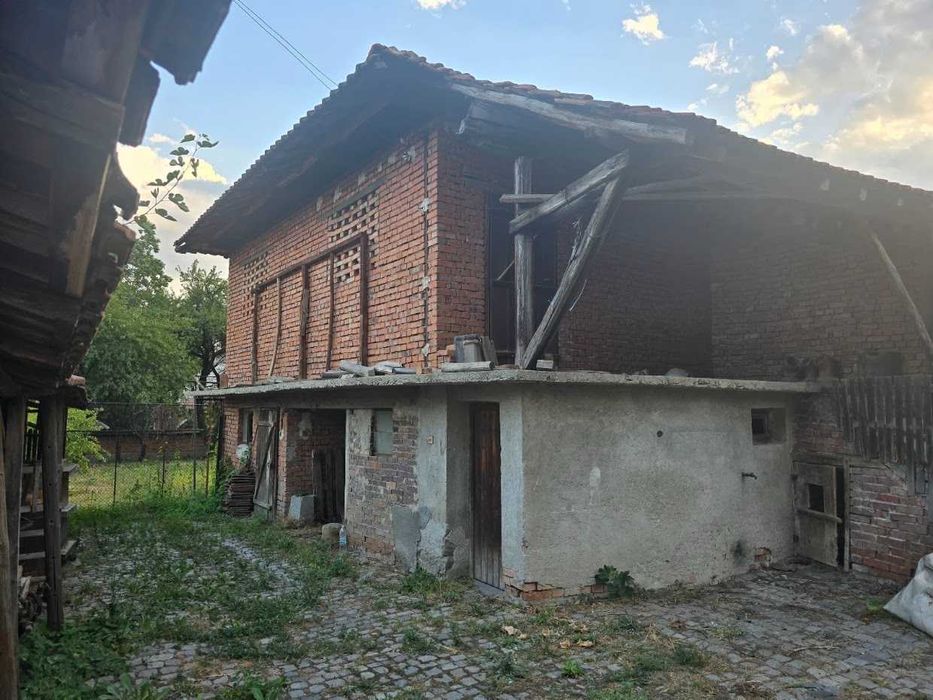 Къща в гр.Златица,Софийска област