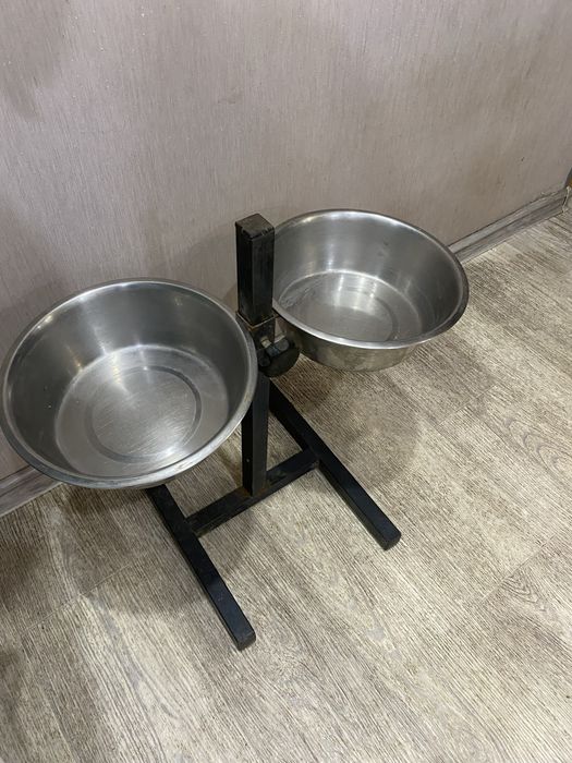 Регулируемая подставка для еды