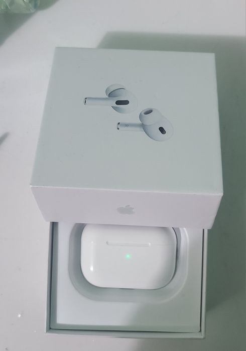 AIRPODS PRO.        .