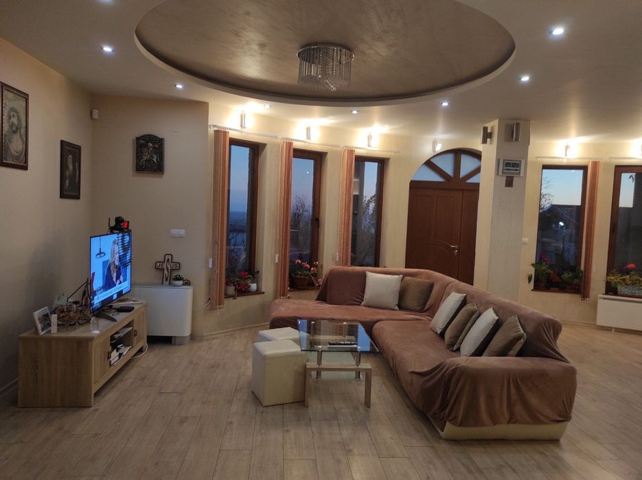 Самостоятелна къща в града