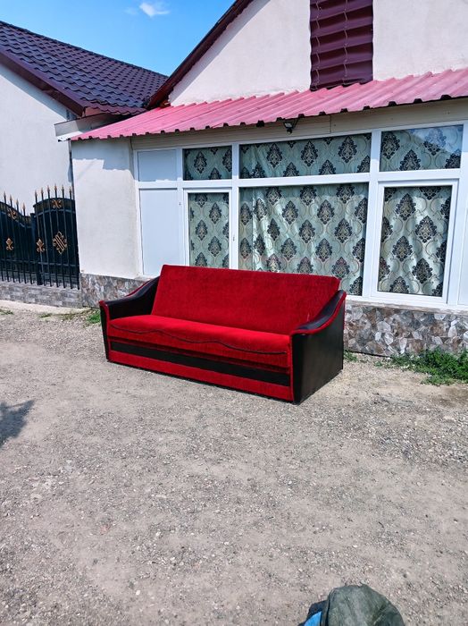 Canapea extensibila pentru două persoane