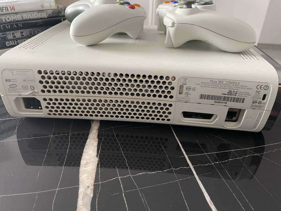 Vînd xbox 360 cu jocuri
