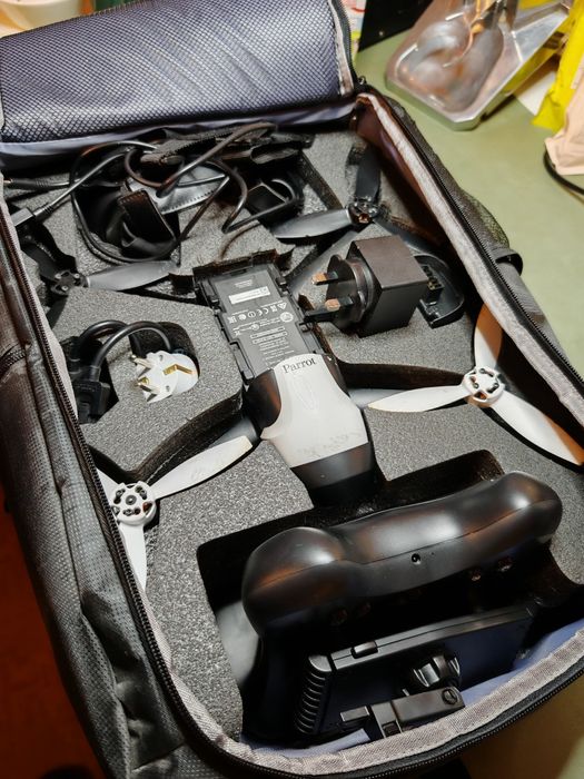 Vand drona Parrot Bebop 2 + Sky controller+ ochelari VR