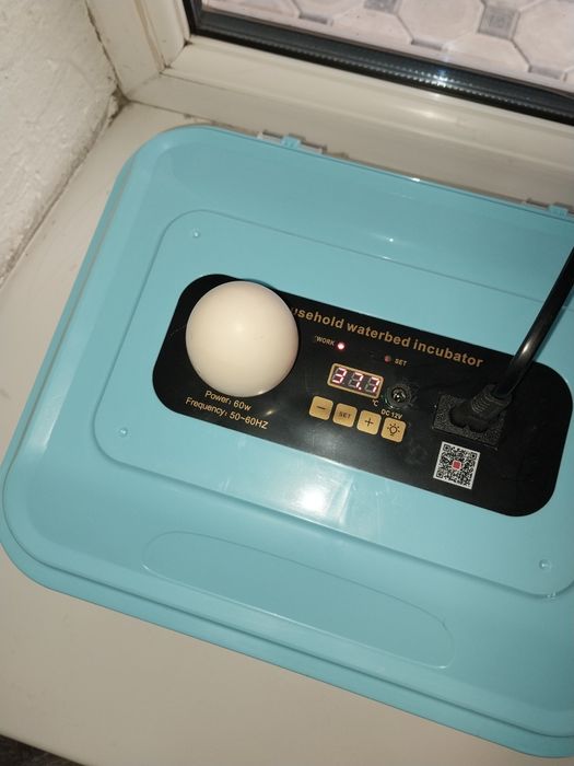 Продам мини инкубатор 25 яиц