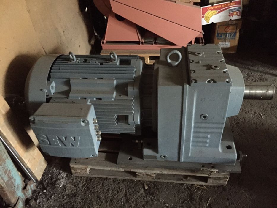 Много мотор-редуктори/редуктор