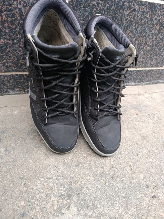 Продам мужские кроссовки