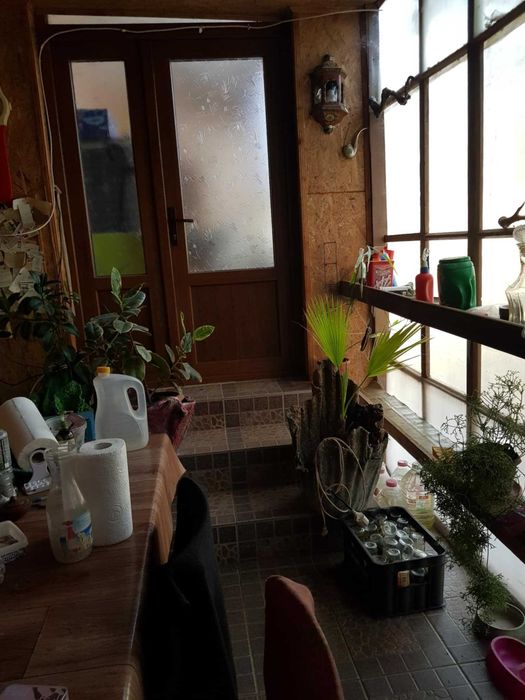 Продавам селска къща с чудесно място за грижи за животни и реколта.