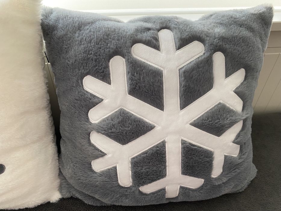 Perna pufoasa, cu umplutura, 40*40cm, fulg de nea, Craciun