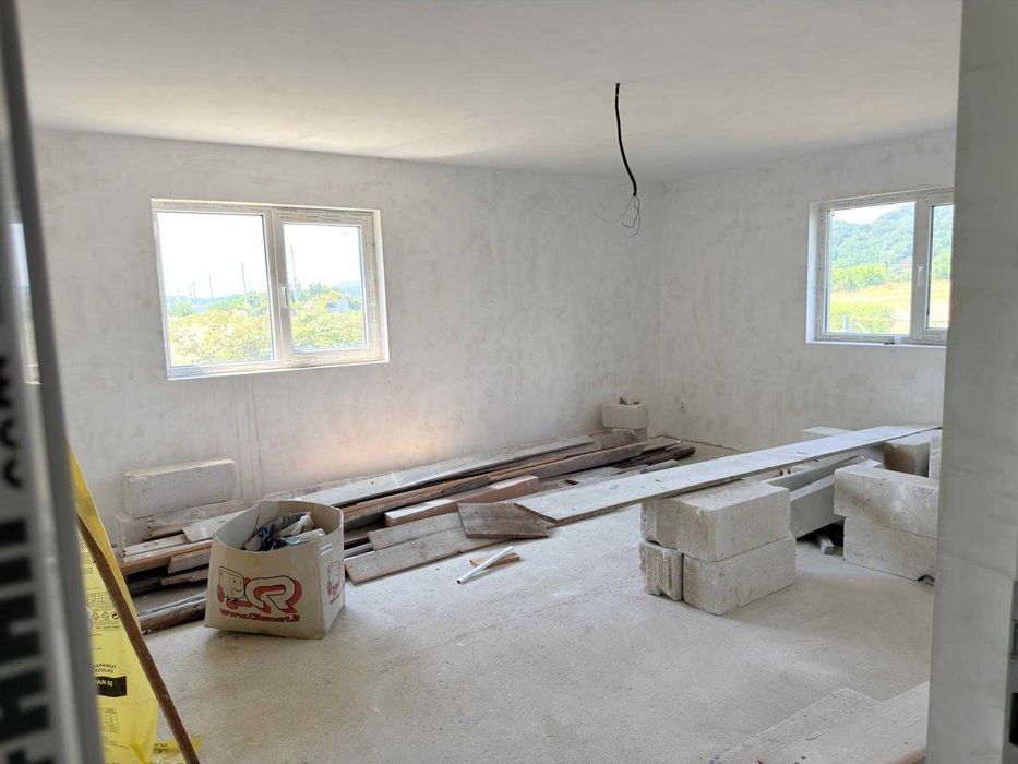 Vand casa 180 mp cu 2 terenuri de 5500 mp