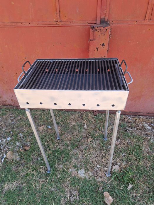 Grătar de grădină tradițional pentru barbeque