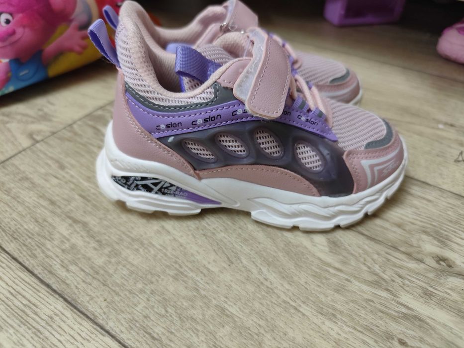 Кроссовки детские