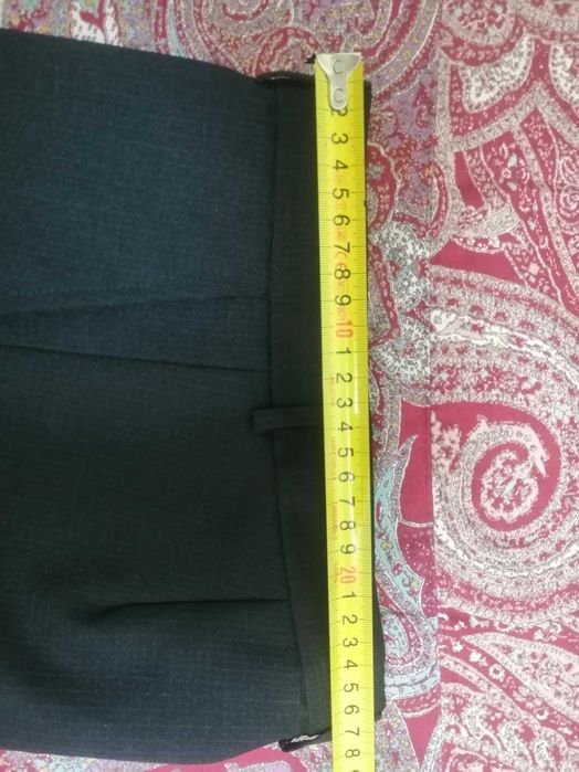 Vând costum negru baiat