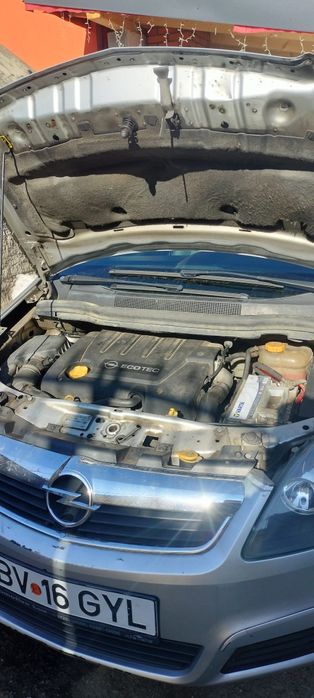 Vând Opel Zafira