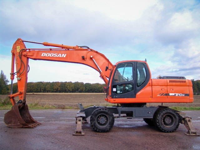 Doosan 210 talk 2015 yil arendaga beriladi strella 9m kovsha 1 kubali