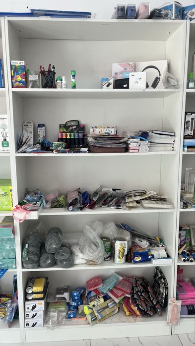 Стеллаж, полки в отличном состоянии