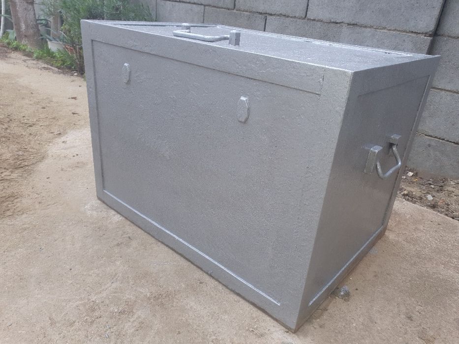 Seif metalic și casă devalori!