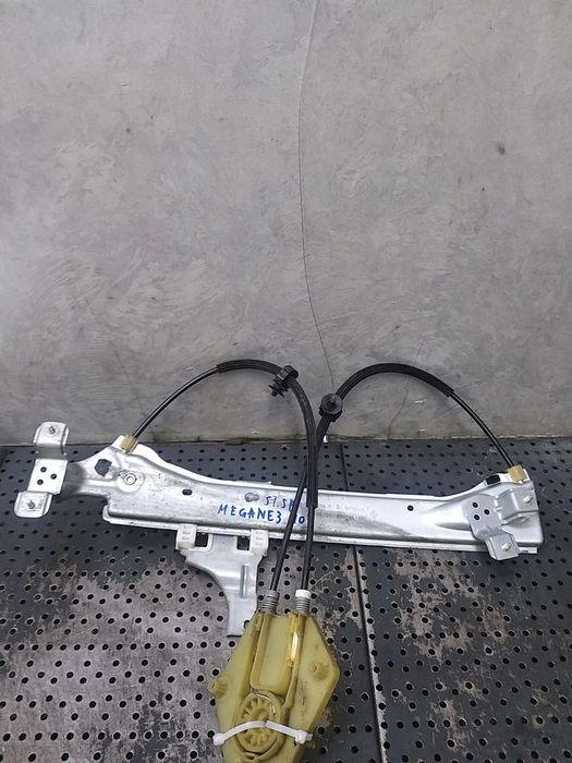 Macara geam stanga spate renault megane 3 827210008r 920040100