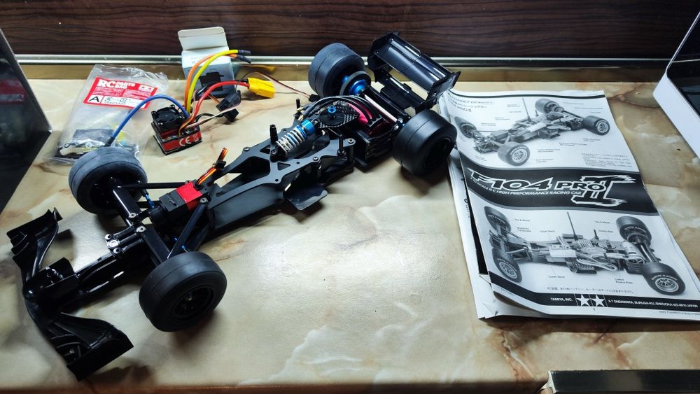 Rc  F1 Тамия f104 pro 1:10 + бръшлес комбо