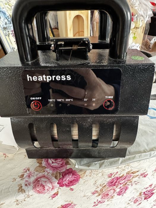 Presă termică pentru căni