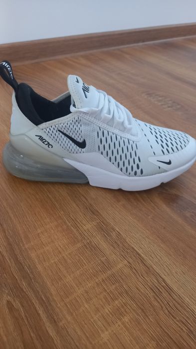 Adidasi Nike AIR 270