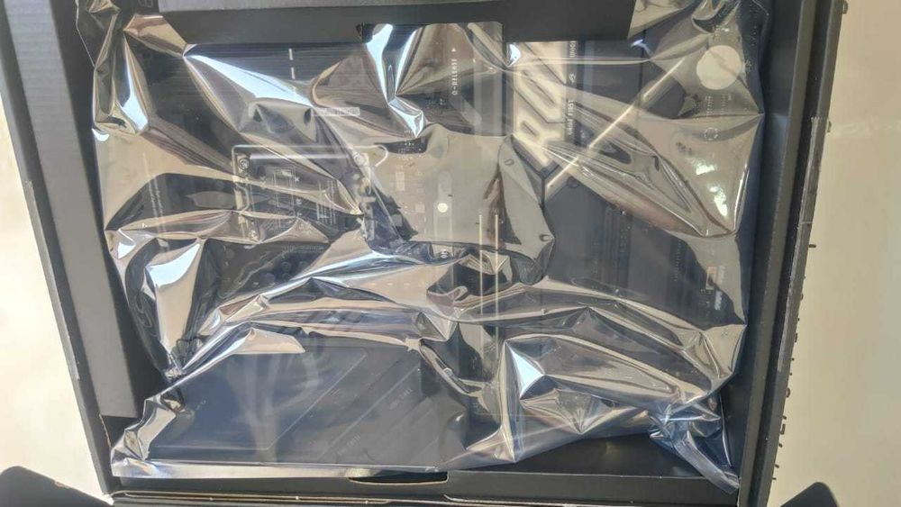 ASUS ROG STRIX Топовая материнская плата