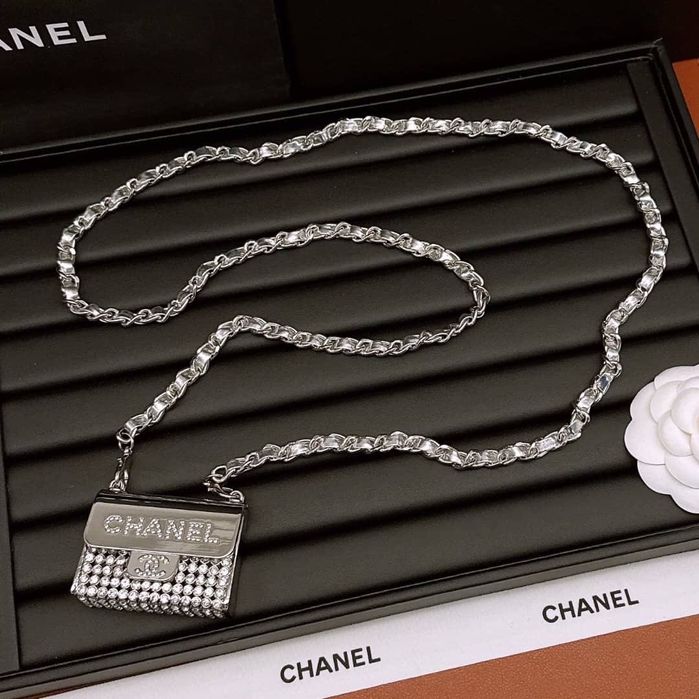 C*H*A*N*E*L чантичка аксесоар