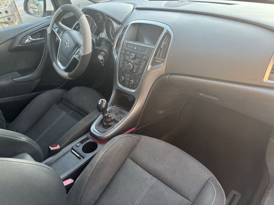 Scaune față cu incalzire sport reglaj electric , bancheta spate opel a