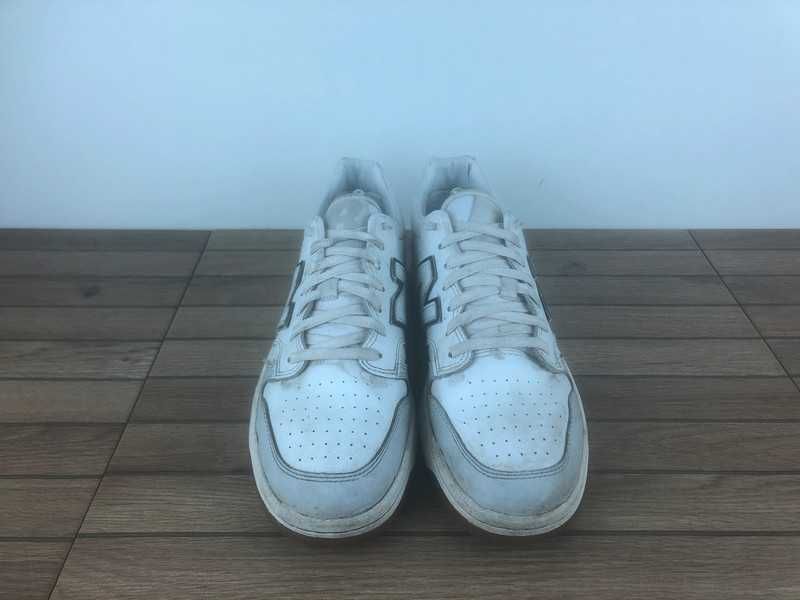 Adidasi New Balance din piele