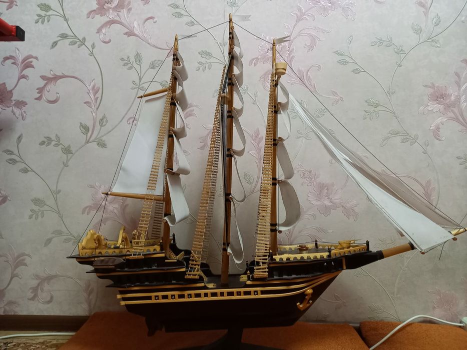 Деревянный корабль ручной работы
