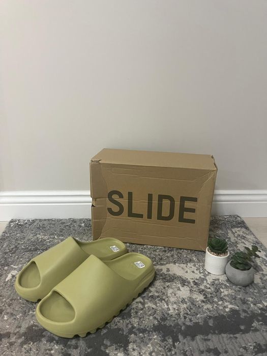 Yeezy slides mărimea 44