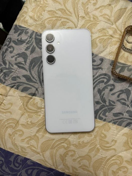 Продаётся телефон срочно