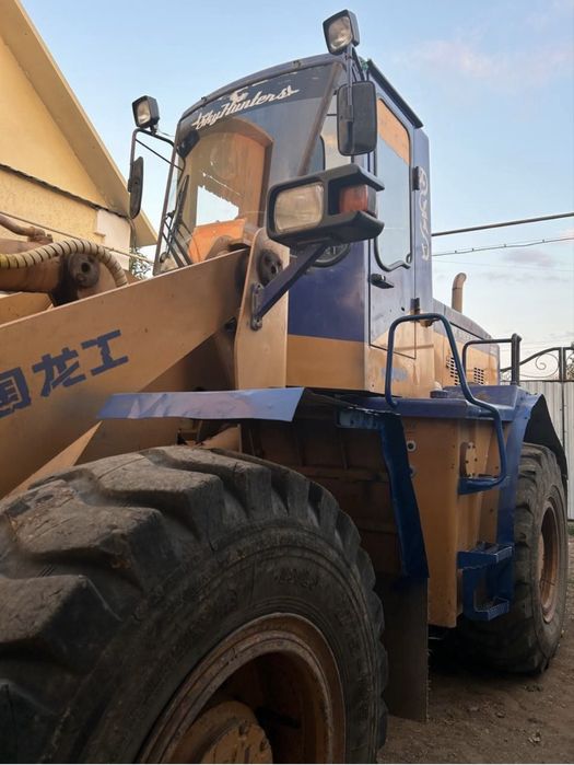 Ковшовый Погрузчик Трактор