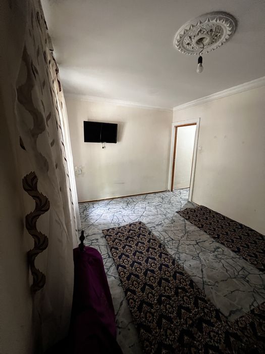 Uy sotiladi 51kv 2 xona xovlisi bln
