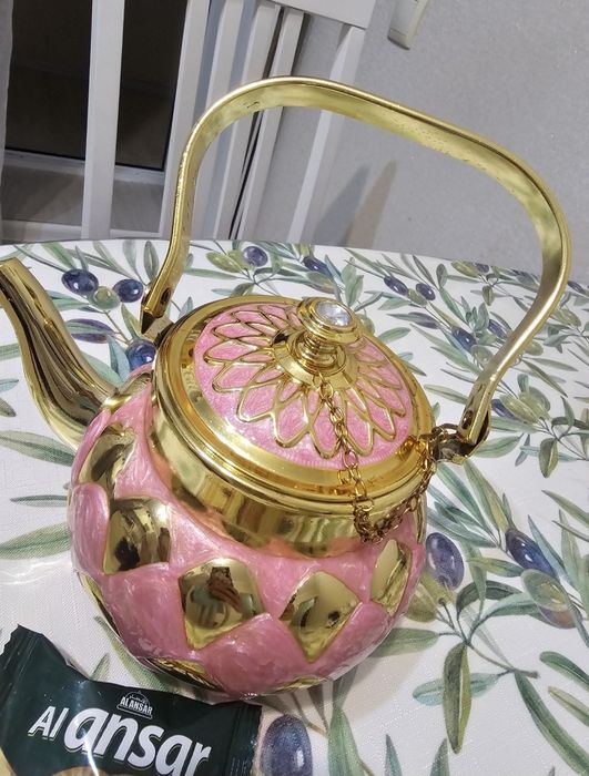 Продам Розовый заварной Чайник