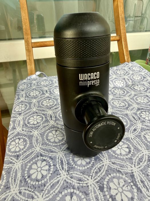 Преносима кафе-машина WACACO Minipresso GR за мляно кафе