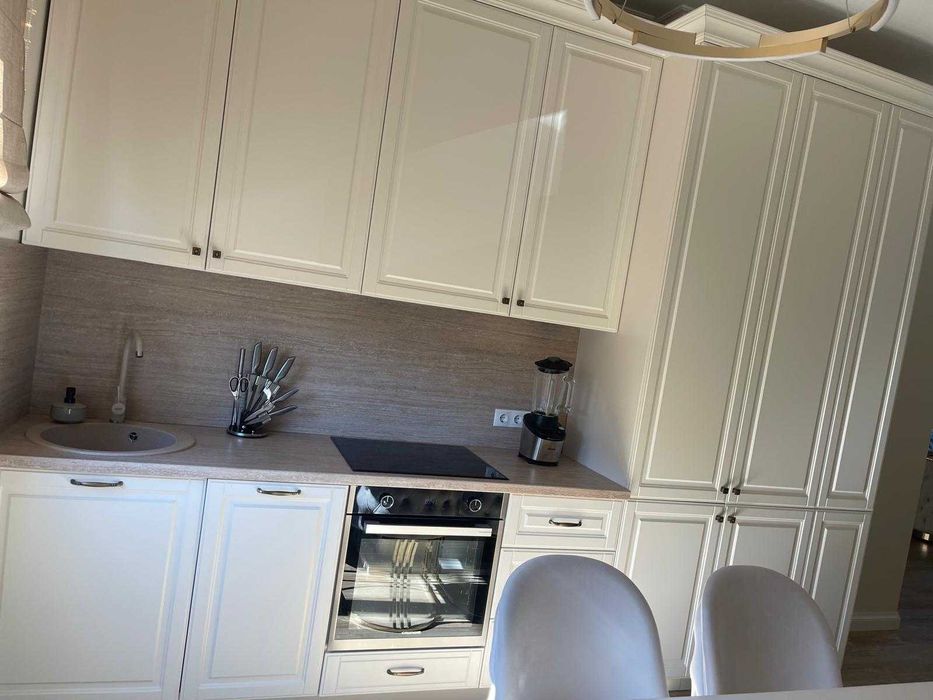 Apartament semicentral, în asociație, premium, cu finisaje de lux.