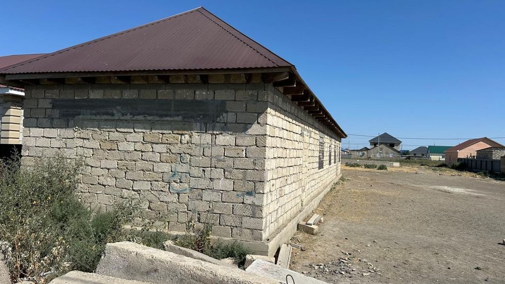 Земельный участок с времянкой