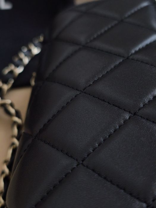 Оригинална Chanel Чанта от Естествена Агнешка Кожа Верифицирана с Чип