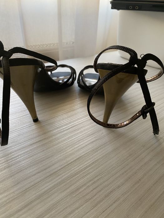 Sandale Zara purtate 1 data fff deosebite din saten si toc auriu din m