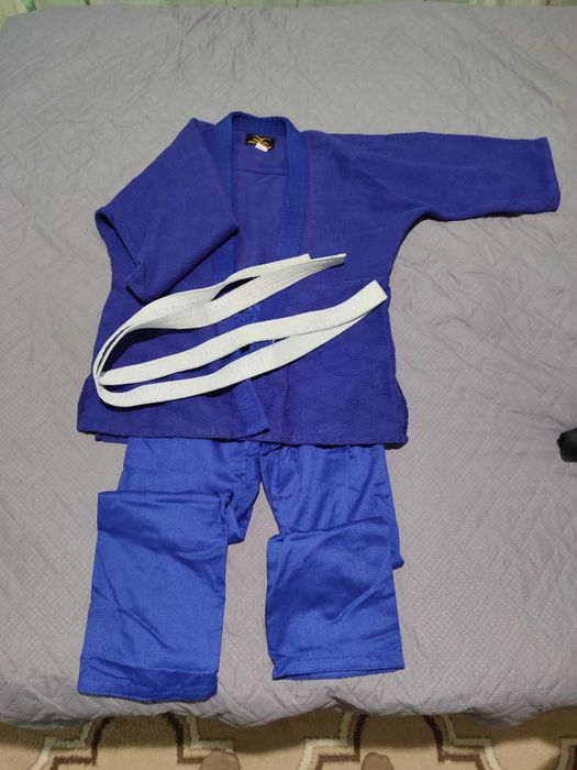 продам кимано детское синего цвета