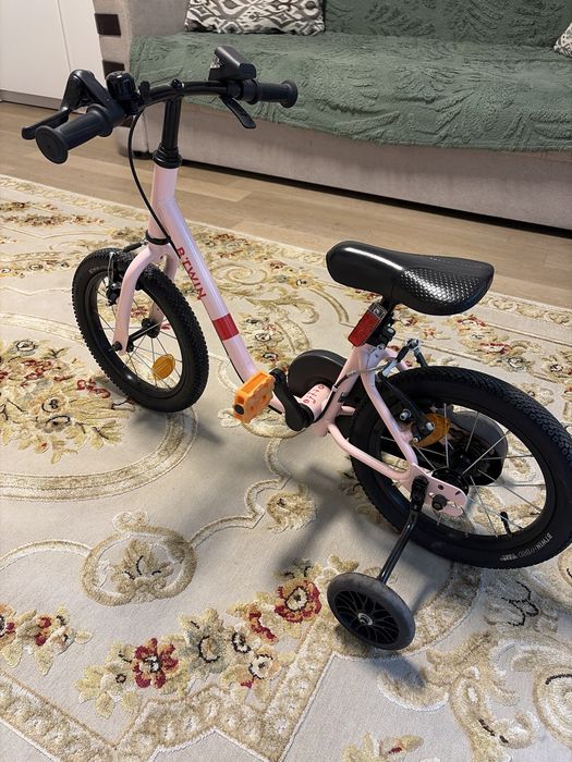 Bicicleta roz pentru copii
