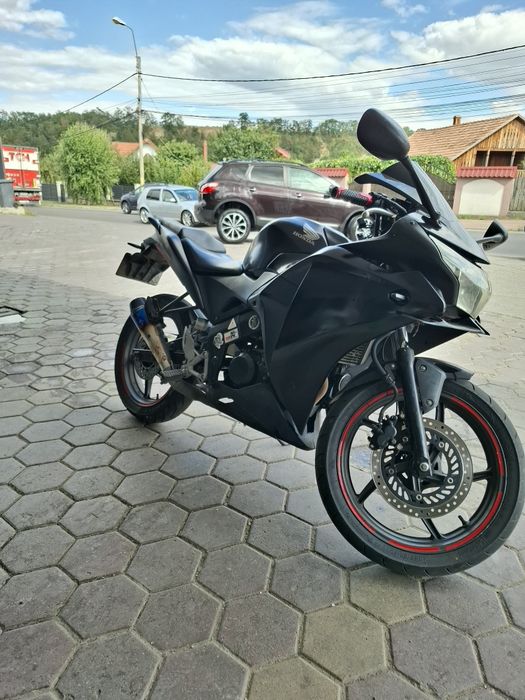Vand Honda cbr 125 r an 2011