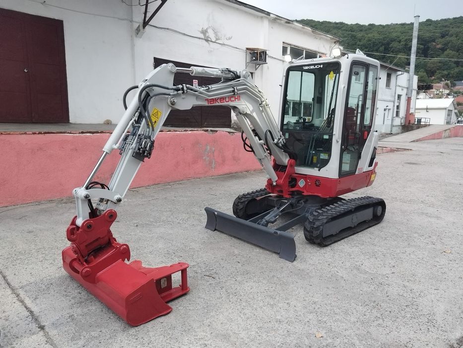 Miniexcavator Takeuchi TB225