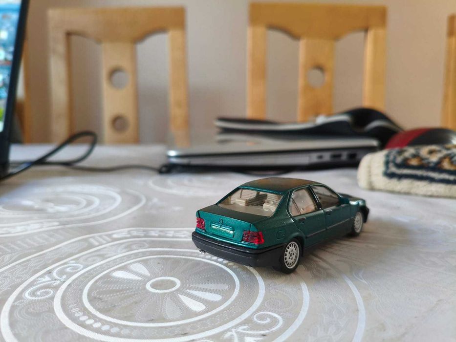 Продам модель 1 43 BMW  Solido седан e36