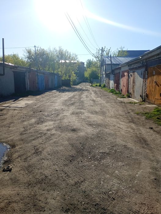 Продам гараж ДБС за гостинецой Рай