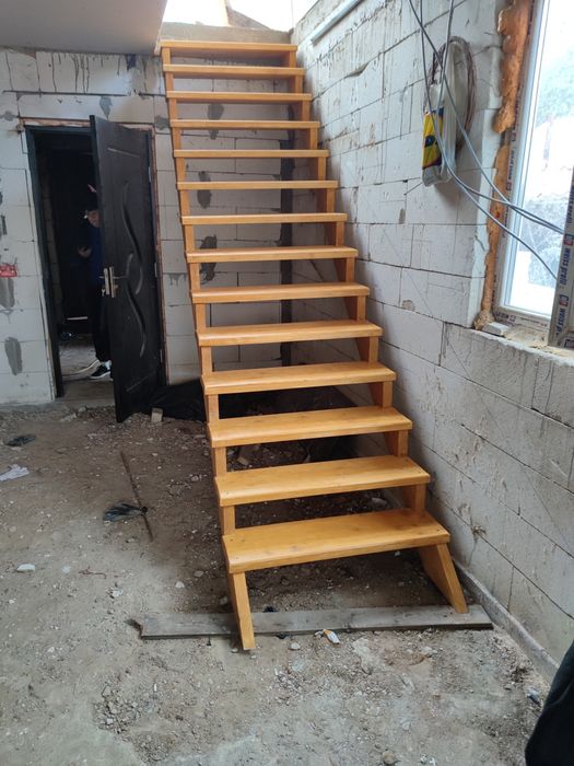 Scări din lemn.  .