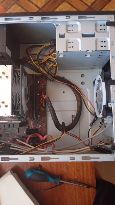 Kompyuter i3 10f