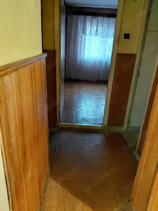Apartament cu 3 camere decomandat etaj 3