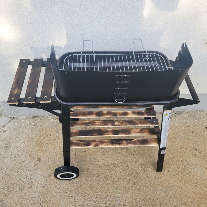 Gratar cu spațiu depozitare