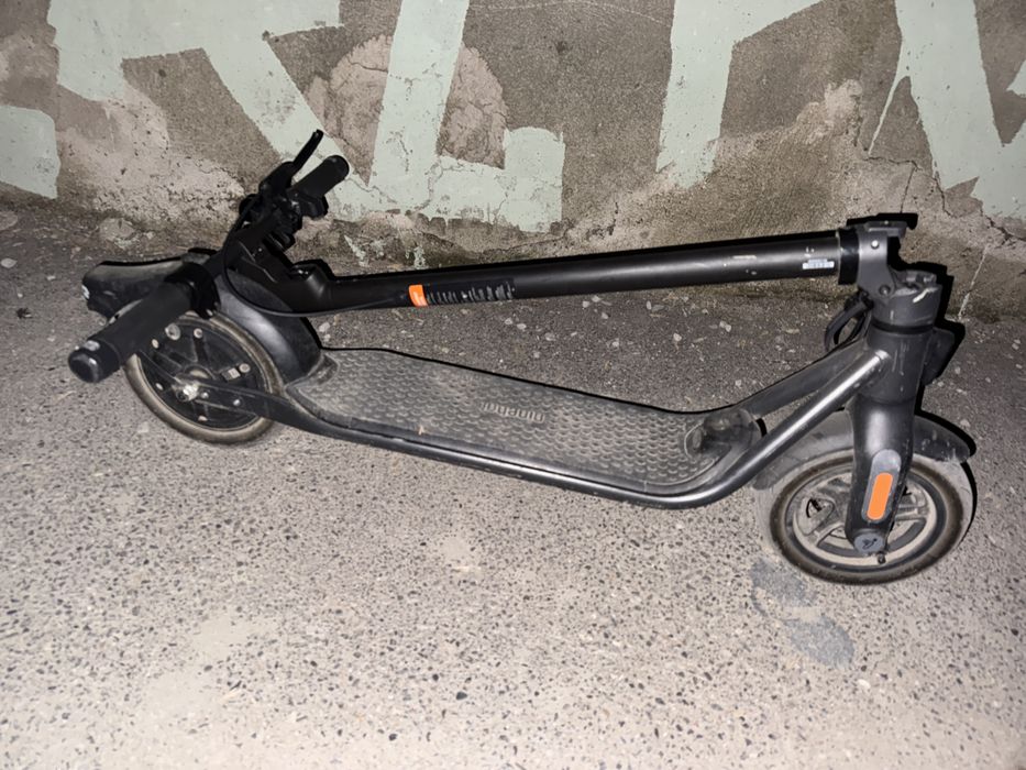 Продаю электро самокат  ninebot f2